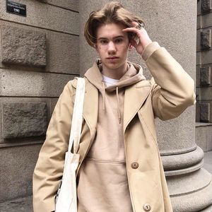 Meet your Posher, Elias